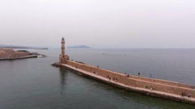 Muhteşem deniz feneri Yunanistan 'la Chania' nın havadan görünüşü. Güzel Eski şehir, Yunanistan ve en güzel manzaralı yerler - eski Chania kentinin manzaralı manzarası. Girit Adası, Panoramik, Seyahat Kavramları
