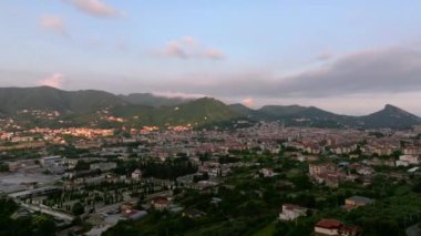 Salerno, İtalya 'nın Panoramik Manzarası (İtalyanca: 