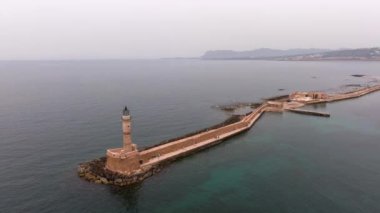 Muhteşem deniz feneri Yunanistan 'la Chania' nın havadan görünüşü. Güzel Eski şehir, Yunanistan ve en güzel manzaralı yerler - eski Chania kentinin manzaralı manzarası. Girit Adası, Panoramik, Seyahat Kavramları