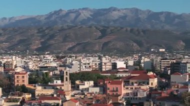 Güzel Eski şehir, Yunanistan ve en güzel manzaralı yerler - eski Chania kentinin manzaralı manzarası. Girit adası, eski Venedik limanı ve deniz fenerinin panoramik mavi saat, Seyahat Konseptleri