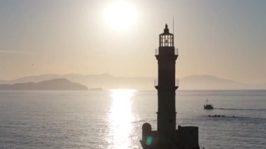 Muhteşem deniz feneri Yunanistan 'la Chania' nın havadan görünüşü. Güzel Eski şehir, Yunanistan ve en güzel manzaralı yerler - eski Chania kentinin manzaralı manzarası. Girit Adası, Panoramik, Seyahat Kavramları