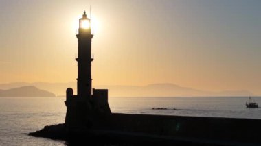 Muhteşem deniz feneri Yunanistan 'la Chania' nın havadan görünüşü. Güzel Eski şehir, Yunanistan ve en güzel manzaralı yerler - eski Chania kentinin manzaralı manzarası. Girit Adası, Panoramik, Seyahat Kavramları