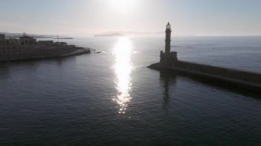 Muhteşem deniz feneri Yunanistan 'la Chania' nın havadan görünüşü. Güzel Eski şehir, Yunanistan ve en güzel manzaralı yerler - eski Chania kentinin manzaralı manzarası. Girit Adası, Panoramik, Seyahat Kavramları