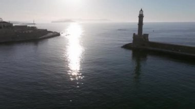 Muhteşem deniz feneri Yunanistan 'la Chania' nın havadan görünüşü. Güzel Eski şehir, Yunanistan ve en güzel manzaralı yerler - eski Chania kentinin manzaralı manzarası. Girit Adası, Panoramik, Seyahat Kavramları