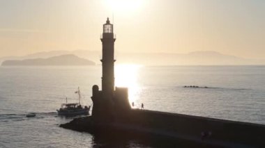 Muhteşem deniz feneri Yunanistan 'la Chania' nın havadan görünüşü. Güzel Eski şehir, Yunanistan ve en güzel manzaralı yerler - eski Chania kentinin manzaralı manzarası. Girit Adası, Panoramik, Seyahat Kavramları