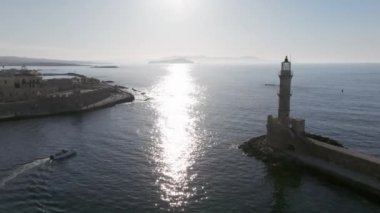 Muhteşem deniz feneri Yunanistan 'la Chania' nın havadan görünüşü. Güzel Eski şehir, Yunanistan ve en güzel manzaralı yerler - eski Chania kentinin manzaralı manzarası. Girit Adası, Panoramik, Seyahat Kavramları