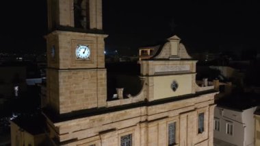 Gece vakti Chania kasabası, İHA çekimi, Girit, Yunanistan, Chania 'nın muhteşem deniz feneri, Güzel Eski Şehir, Yunanistan ve en güzel manzaralı yerleri ile havadan görünüşü - pitoresk eski kasaba manzarası 