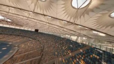 FPV uçuşu, Stadyum. Gece gündüz şehir manzarası. Yukarıdan aydınlık stadyuma kadar oyunlar ve taraftarlarla dolu bir manzara. Stadyum, Kiev, Ukrayna, Futbol stadyumu sahası, futbol arka planı, açık hava sporları 