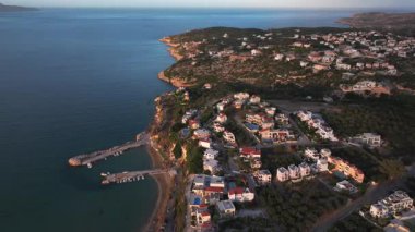 Girit adasındaki gökyüzü manzarası masmavi suyla, Yunanistan, Avrupa, Girit 'in güneyinde güzel, egzotik bir ada, inanılmaz Altın Sahili, adanın en güzel ve en iyi plajları