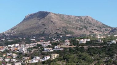 Girit adasındaki gökyüzü manzarası masmavi suyla, Yunanistan, Avrupa, Girit 'in güneyinde güzel, egzotik bir ada, inanılmaz Altın Sahili, adanın en güzel ve en iyi plajları