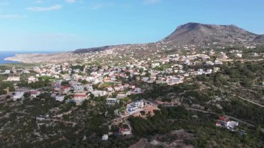 Girit adasındaki gökyüzü manzarası masmavi suyla, Yunanistan, Avrupa, Girit 'in güneyinde güzel, egzotik bir ada, inanılmaz Altın Sahili, adanın en güzel ve en iyi plajları