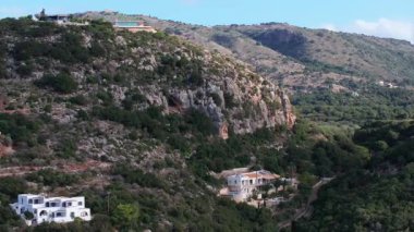 Girit adasındaki gökyüzü manzarası masmavi suyla, Yunanistan, Avrupa, Girit 'in güneyinde güzel, egzotik bir ada, inanılmaz Altın Sahili, adanın en güzel ve en iyi plajları