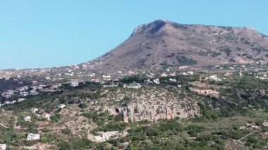 Girit adasındaki gökyüzü manzarası masmavi suyla, Yunanistan, Avrupa, Girit 'in güneyinde güzel, egzotik bir ada, inanılmaz Altın Sahili, adanın en güzel ve en iyi plajları