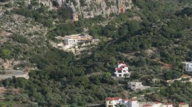 Girit adasındaki gökyüzü manzarası masmavi suyla, Yunanistan, Avrupa, Girit 'in güneyinde güzel, egzotik bir ada, inanılmaz Altın Sahili, adanın en güzel ve en iyi plajları