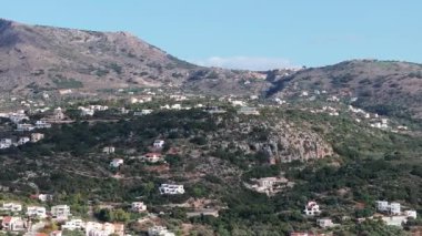 Girit adasındaki gökyüzü manzarası masmavi suyla, Yunanistan, Avrupa, Girit 'in güneyinde güzel, egzotik bir ada, inanılmaz Altın Sahili, adanın en güzel ve en iyi plajları