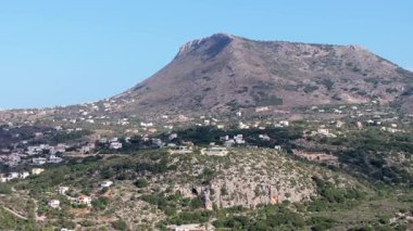 Girit adasındaki gökyüzü manzarası masmavi suyla, Yunanistan, Avrupa, Girit 'in güneyinde güzel, egzotik bir ada, inanılmaz Altın Sahili, adanın en güzel ve en iyi plajları