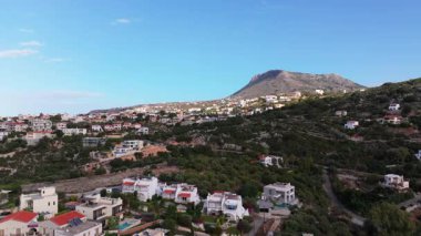 Girit adasındaki gökyüzü manzarası masmavi suyla, Yunanistan, Avrupa, Girit 'in güneyinde güzel, egzotik bir ada, inanılmaz Altın Sahili, adanın en güzel ve en iyi plajları