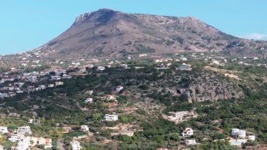 Girit adasındaki gökyüzü manzarası masmavi suyla, Yunanistan, Avrupa, Girit 'in güneyinde güzel, egzotik bir ada, inanılmaz Altın Sahili, adanın en güzel ve en iyi plajları