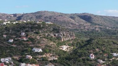 Girit adasındaki gökyüzü manzarası masmavi suyla, Yunanistan, Avrupa, Girit 'in güneyinde güzel, egzotik bir ada, inanılmaz Altın Sahili, adanın en güzel ve en iyi plajları