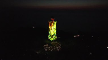 Gece Feneri Rubjerg Knude 'deki deniz fenerinde lazer ışığı gösterisi Danimarka Kuzey Denizi kıyısındaki kum tepeleri klasik tarz Danimarka, Avrupa, Güzel Peyzaj