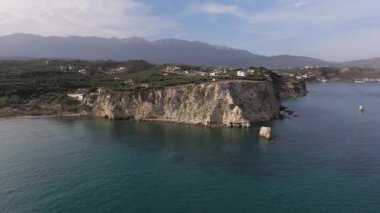 Girit adasındaki gökyüzü manzarası masmavi suyla, Yunanistan, Avrupa, Girit 'in güneyinde güzel, egzotik bir ada, inanılmaz Altın Sahili, adanın en güzel ve en iyi plajları