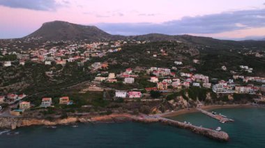 Girit adasındaki gökyüzü manzarası masmavi suyla, Yunanistan, Avrupa, Girit 'in güneyinde güzel, egzotik bir ada, inanılmaz Altın Sahili, adanın en güzel ve en iyi plajları