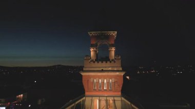 Sonbaharda Kristiansand, Norveç 'teki binaların hava manzarası.. 