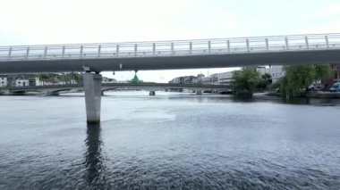 Sonbaharda Kristiansand, Norveç 'teki binaların hava manzarası.. 