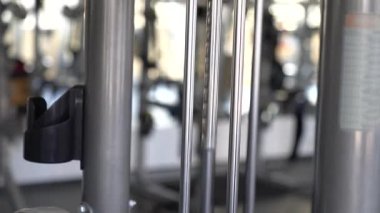 Spor salonundaki spor aletlerinin yakın çekim görüntüsü, Sstkwellness, spor salonundaki spor aletleri.