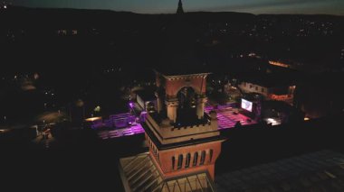 Sonbaharda Kristiansand, Norveç 'teki binaların hava manzarası.. 