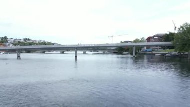  Hjelmeland, Rogaland, Norveç - 08 26 2022: Kristiansand, Norveç 'teki binaların sonbaharda hava manzarası,. 