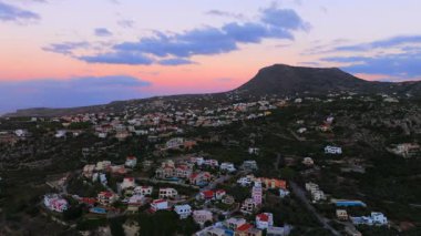 Girit adasındaki gökyüzü manzarası masmavi suyla, Yunanistan, Avrupa, Girit 'in güneyinde güzel, egzotik bir ada, inanılmaz Altın Sahili, adanın en güzel ve en iyi plajları