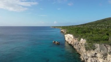 West Punt Curaca 'daki Grote Knip' te hava aracı görüntüleri. Karayipler sahili, açık deniz ve kumun üzerine kaydedilir. Yüksek kalite 4k görüntü