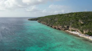 West Punt Curaca 'daki Grote Knip' te hava aracı görüntüleri. Karayipler sahili, açık deniz ve kumun üzerine kaydedilir. Yüksek kalite 4k görüntü