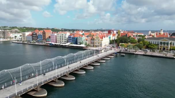 Downtown Willemsted Historiska Stad Gata Färgglada Byggnader Med Pastellfärgad Kolonial — Stockvideo