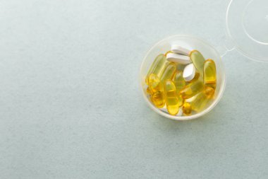 İlave, günlük vitamin, vitaminler için bir kutu.