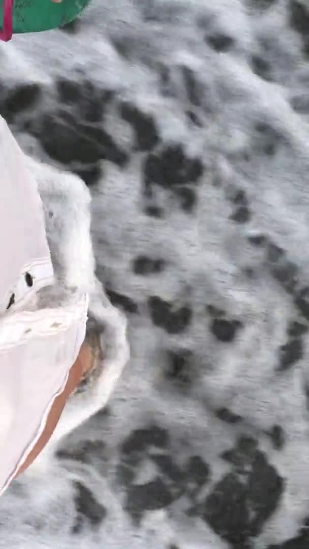 Female Legs Foamy Wave Sea Pebbles — Stock Video