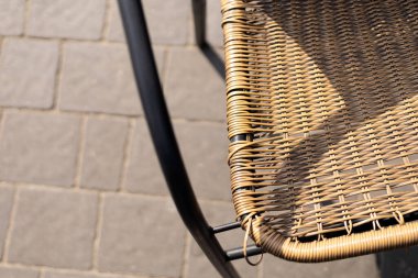 Güneşte hasır bir sandalyenin dokusu