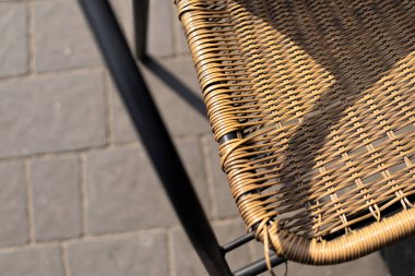 Güneşte hasır bir sandalyenin dokusu