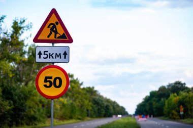 Road signs indicating construction work ahead, alerting drivers to detours and safety measures. Ideal for illustrating traffic management, urban development, or infrastructure projects. A vital image for any transport or construction-related content. clipart