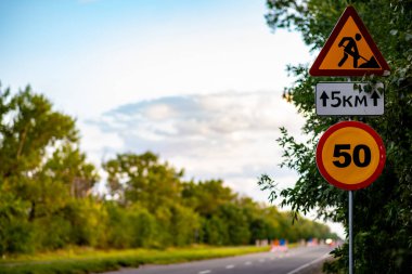 Road signs indicating construction work ahead, alerting drivers to detours and safety measures. Ideal for illustrating traffic management, urban development, or infrastructure projects. A vital image for any transport or construction-related content. clipart