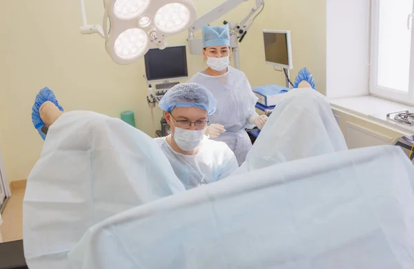 Proktolog Och Sjuksköterska Utför Operation Operationssalen — Stockfoto