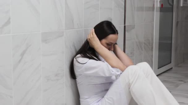 Close Sad Depressed Woman Doctor Crying Sitting Wall Holding Her — Stock videók