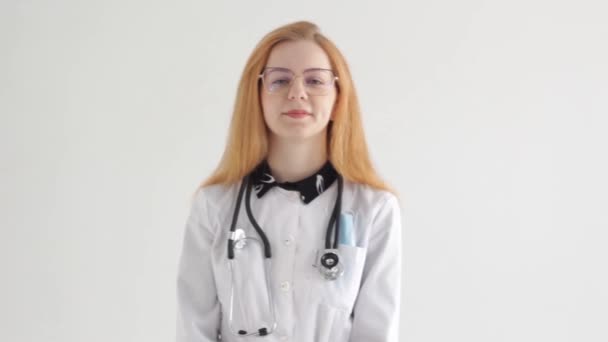 Young Woman Nurse Uniform Presents Invites You Come Hand Isolated — Wideo stockowe