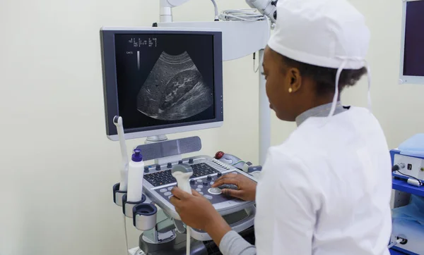 African American Girl Doctor Sits New Upgraded Ultrasound Machine Body — Stock Photo, Image