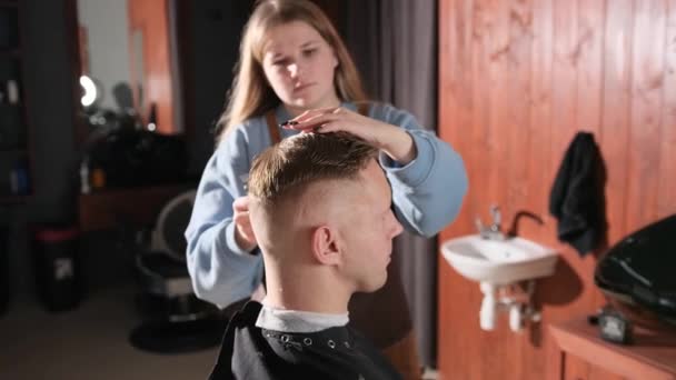 Professional Stylist Modern Stylish Barber Shop Cuts Hair Young Man — Stockvideo