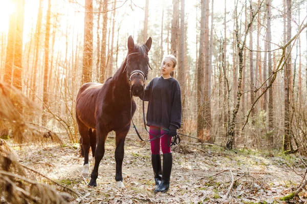 Een Jong Meisje Jockey Treinen Naar Een Paard Rijden — Stockfoto