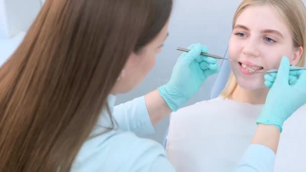 Dentist Examines Patients Teeth Dental Mirror Probe — Stock Video