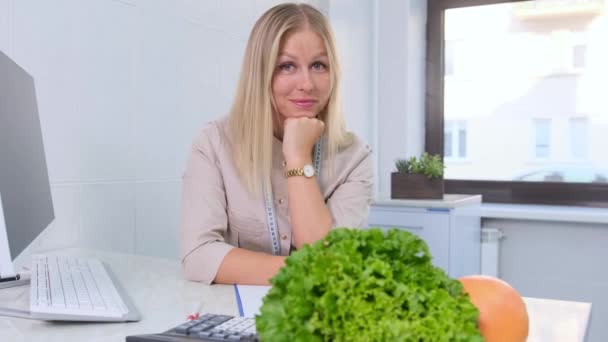 Nutritionist Examines Fresh Produce While Taking Notes Planning Healthy Diet — Stock Video