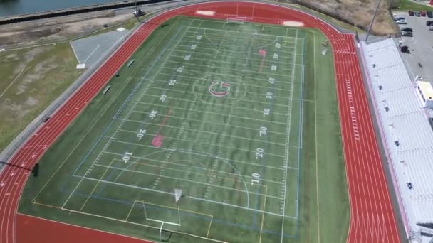 移动足球场和跑道的无人机视频 — 图库视频影像